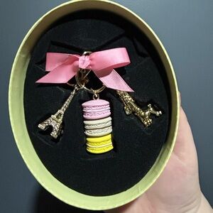 Laduree Keychain 💖💛